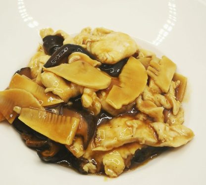 Pollo con funghi e bambu