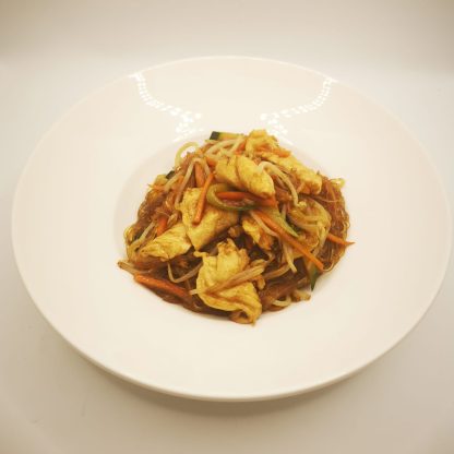 Spaghetti di soia con pollo e verdure